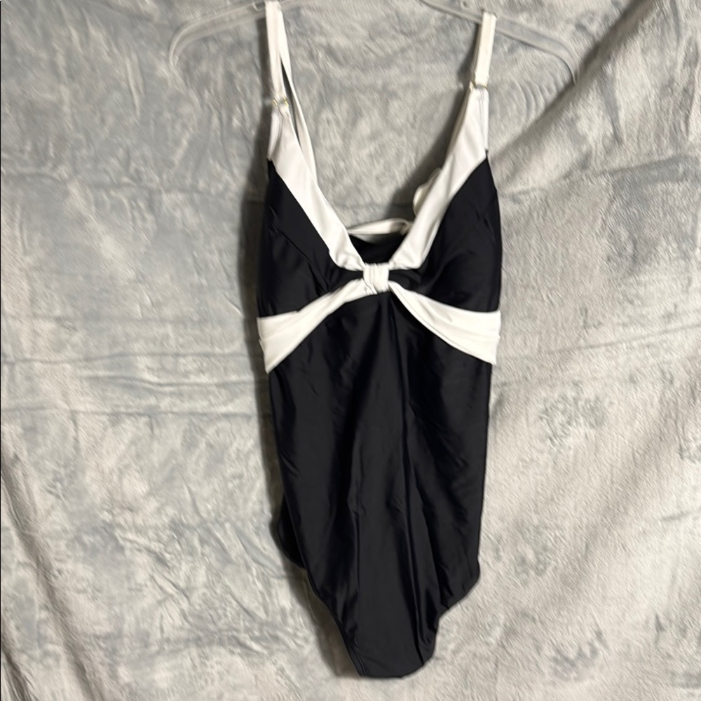 NWT‎ women's swimsuit plus size 3X Black  White One Piece Swimsuit no underwire
